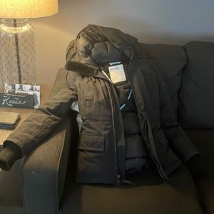 Aritzia Larsen Parka like new